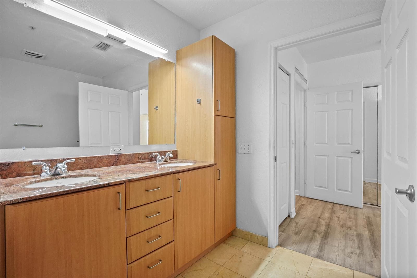 20 Bathroom 03