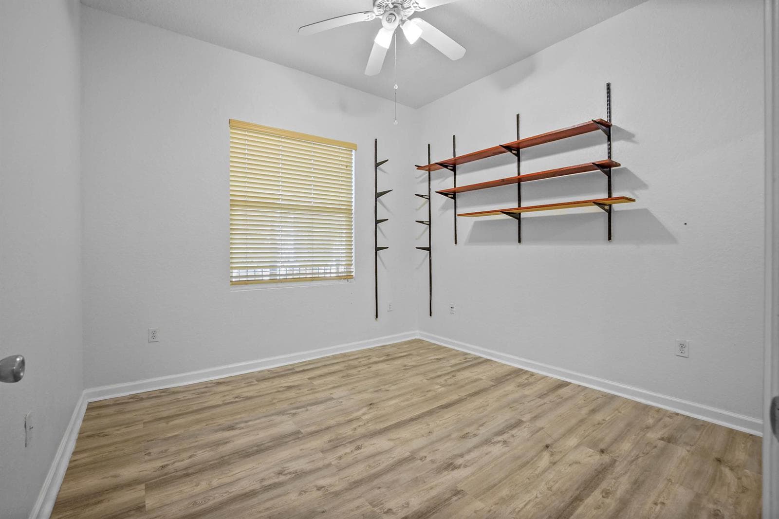23 Bedroom 01