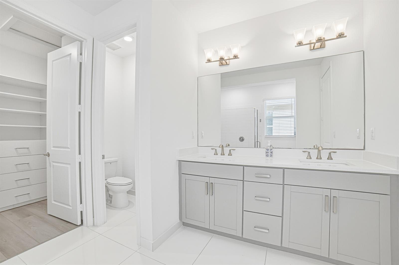 Bedroom1-Bathroom
