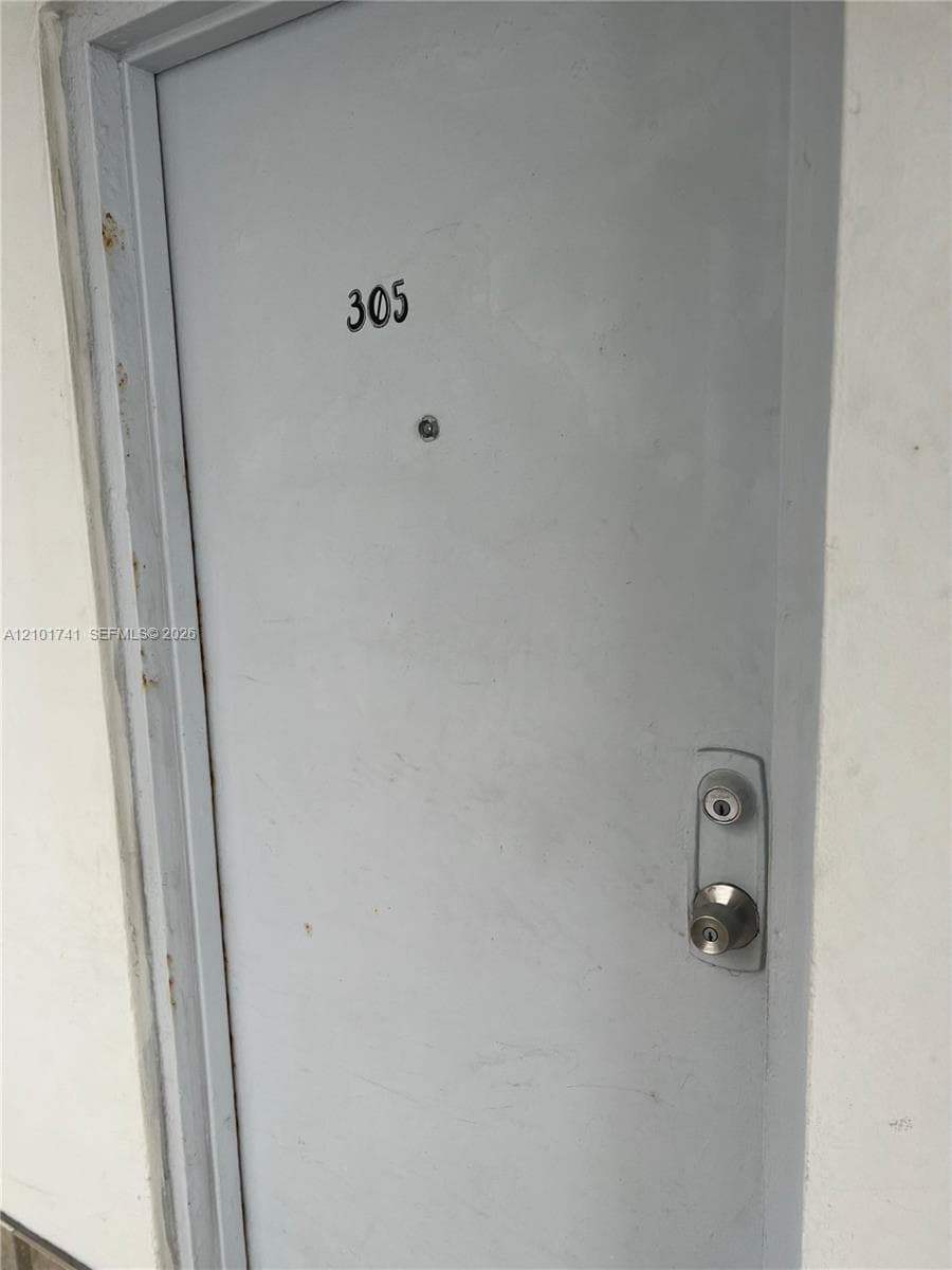 BRISAS DEL MAR CONDO · #305 in Miami Beach - Photo 6