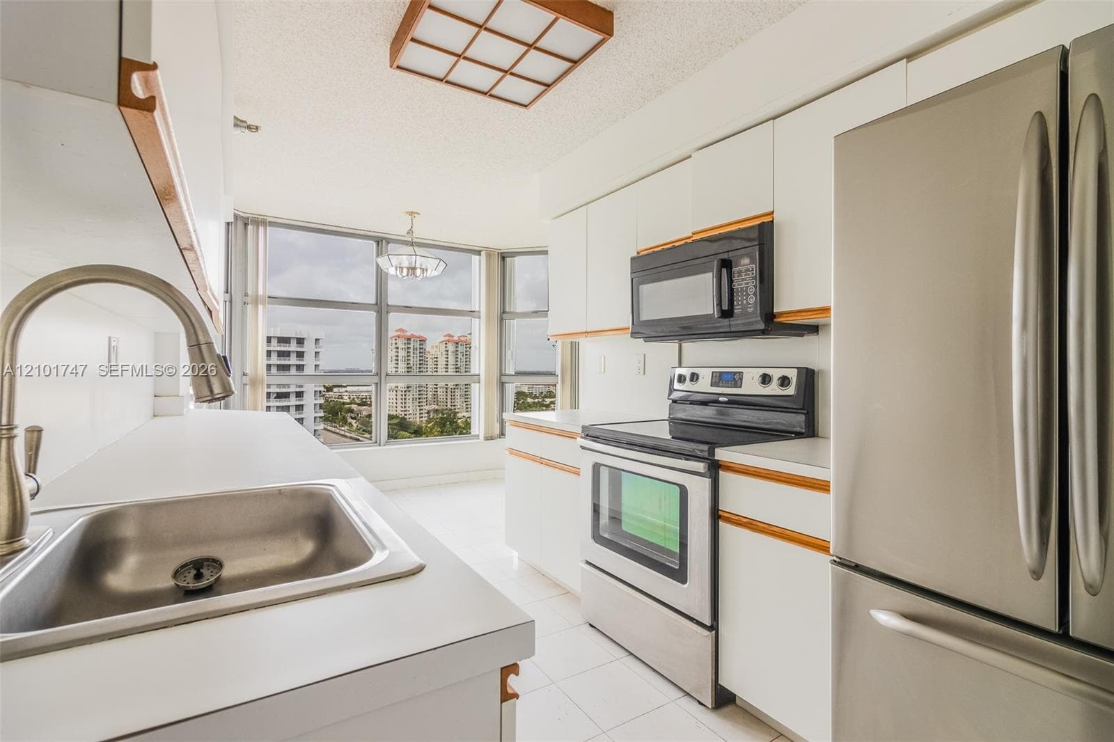 Mystic Pointe Tower 600 · #1905 in Aventura - Photo 10