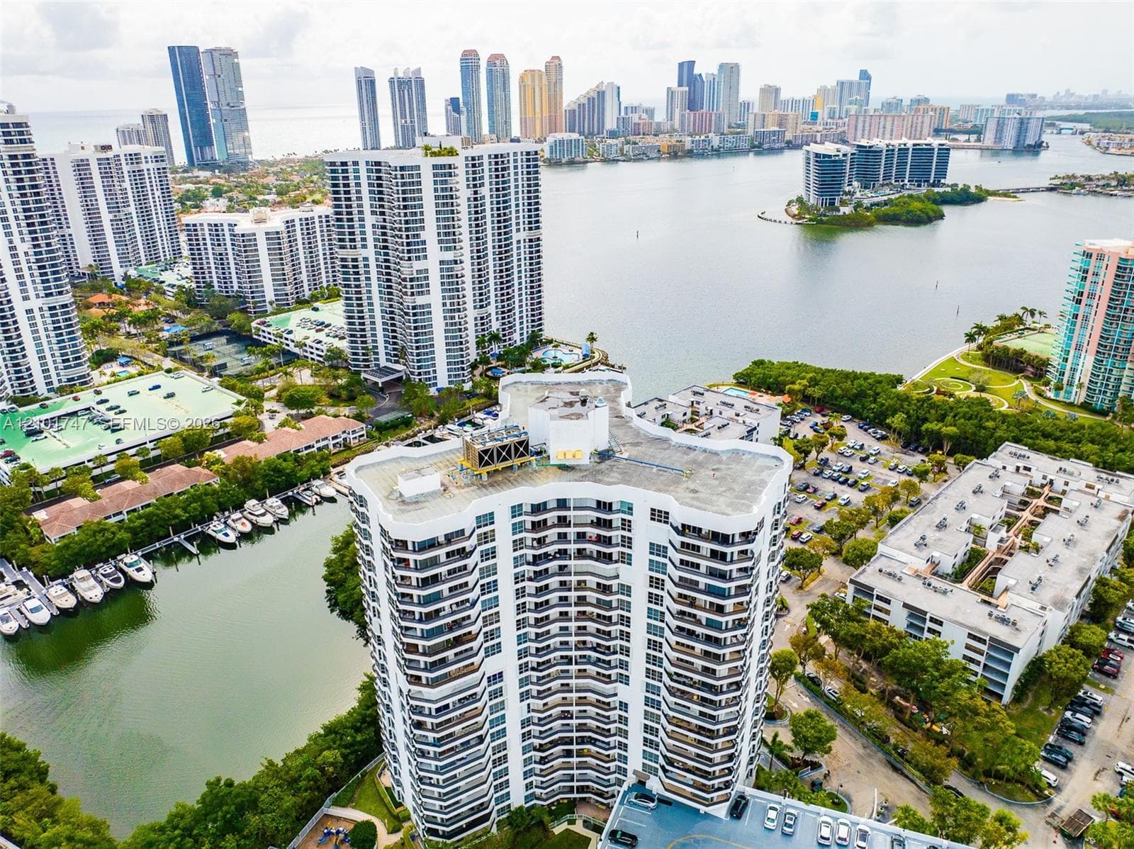 Mystic Pointe Tower 600 · #1905 in Aventura - Photo 4