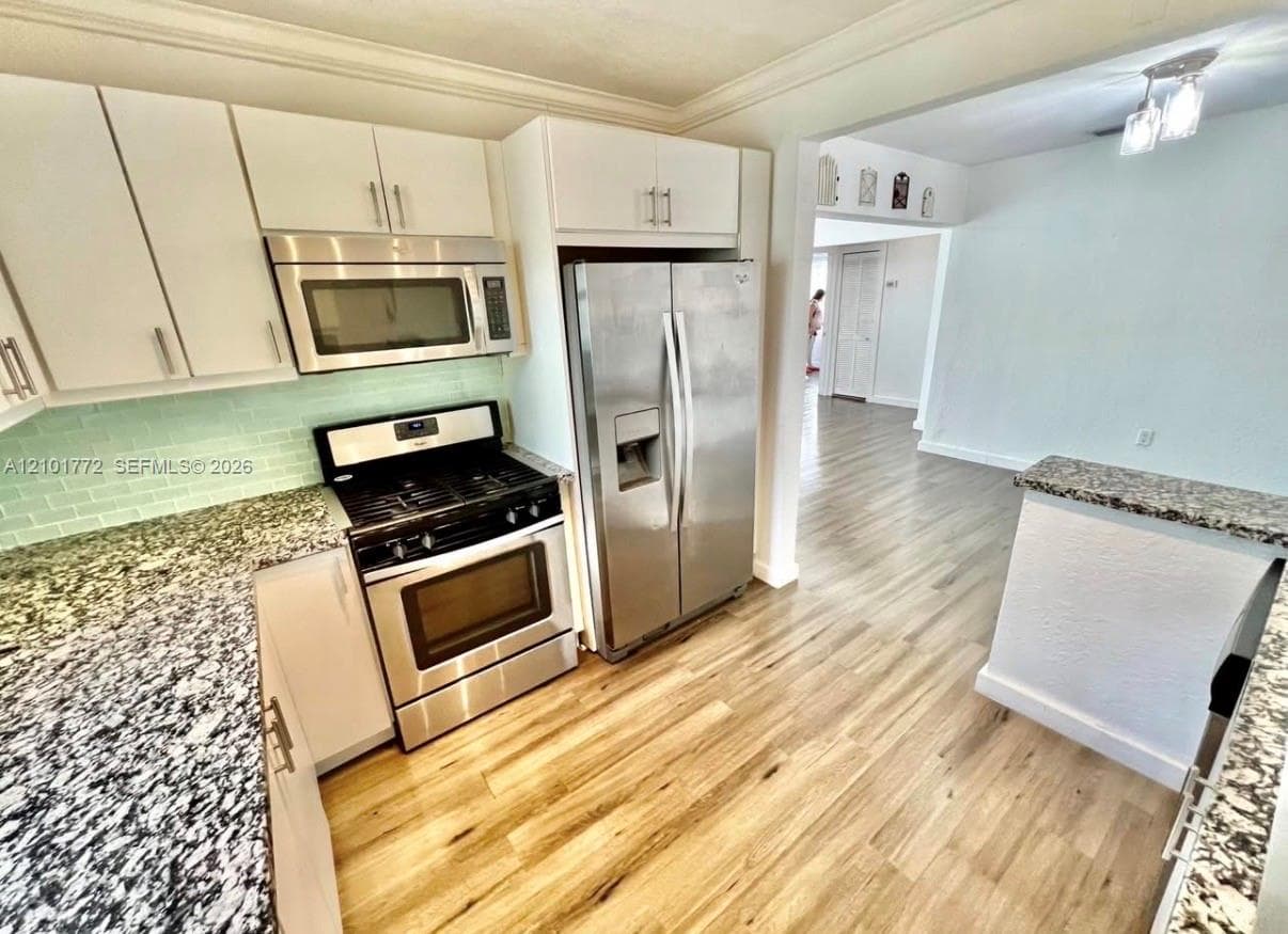 180 NW 32nd Pl #1 photo 7