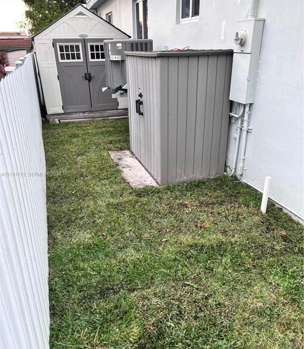 180 NW 32nd Pl #1 photo 15