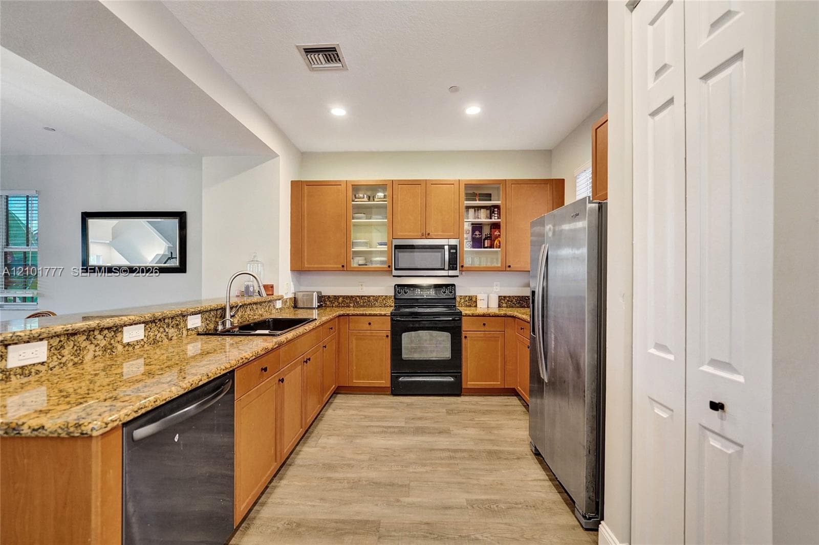 1033 NE 17th Way #1301 photo 5