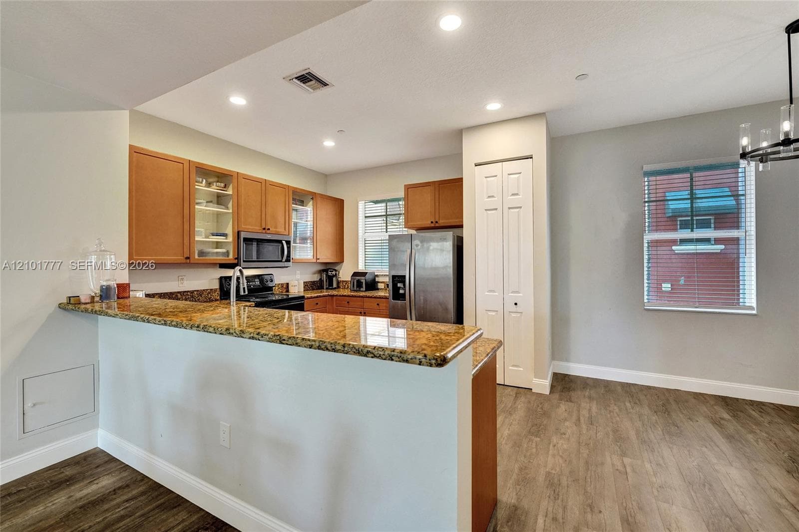 1033 NE 17th Way #1301 photo 8