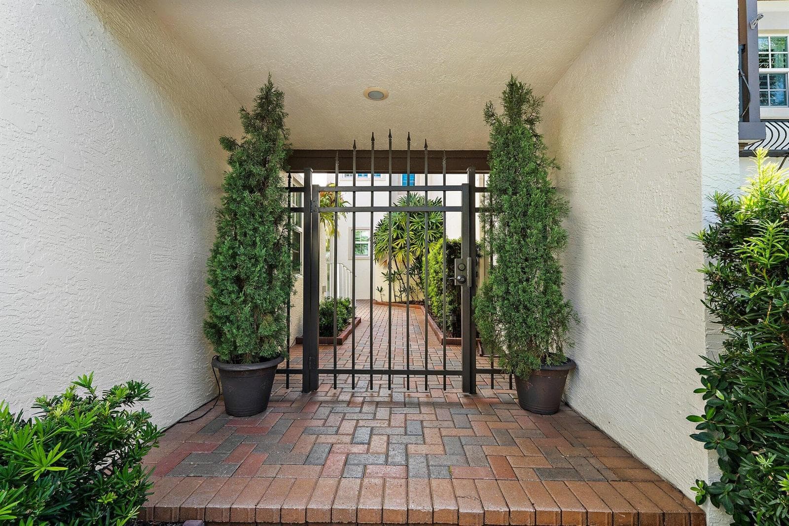 Gate