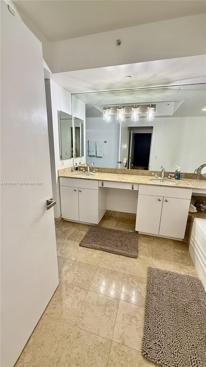 Blue Diamond · #1908 in Miami Beach - Photo 15