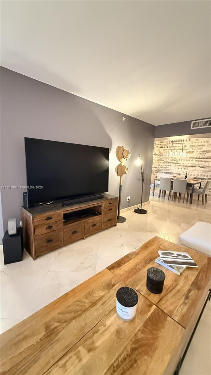 Blue Diamond · #1908 in Miami Beach - Photo 31