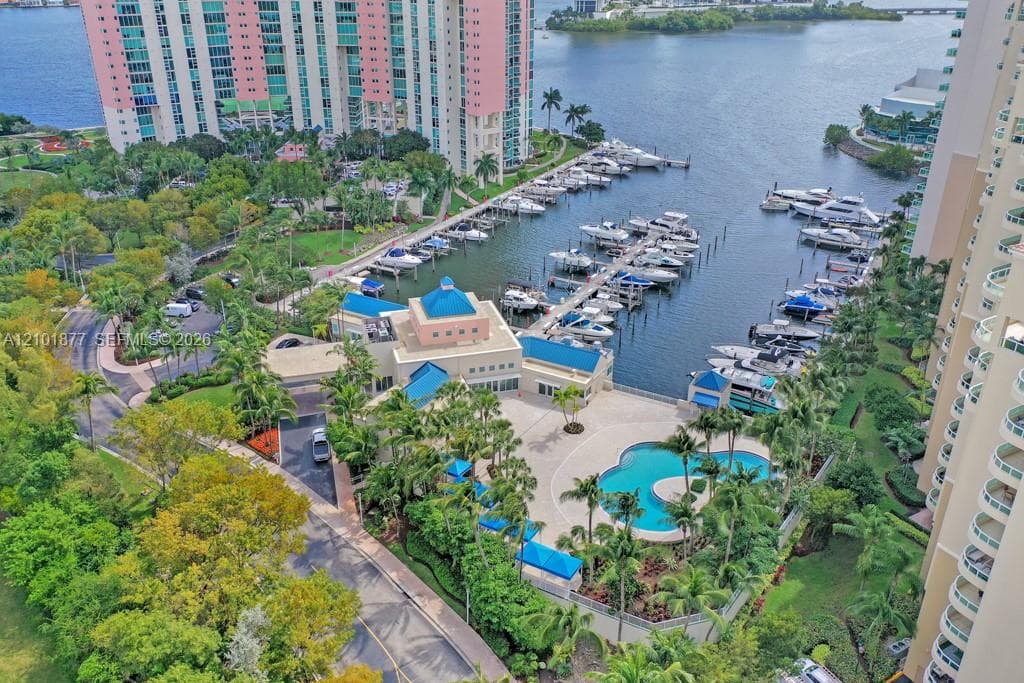 Hidden Bay · #2310 in Aventura - Photo 23