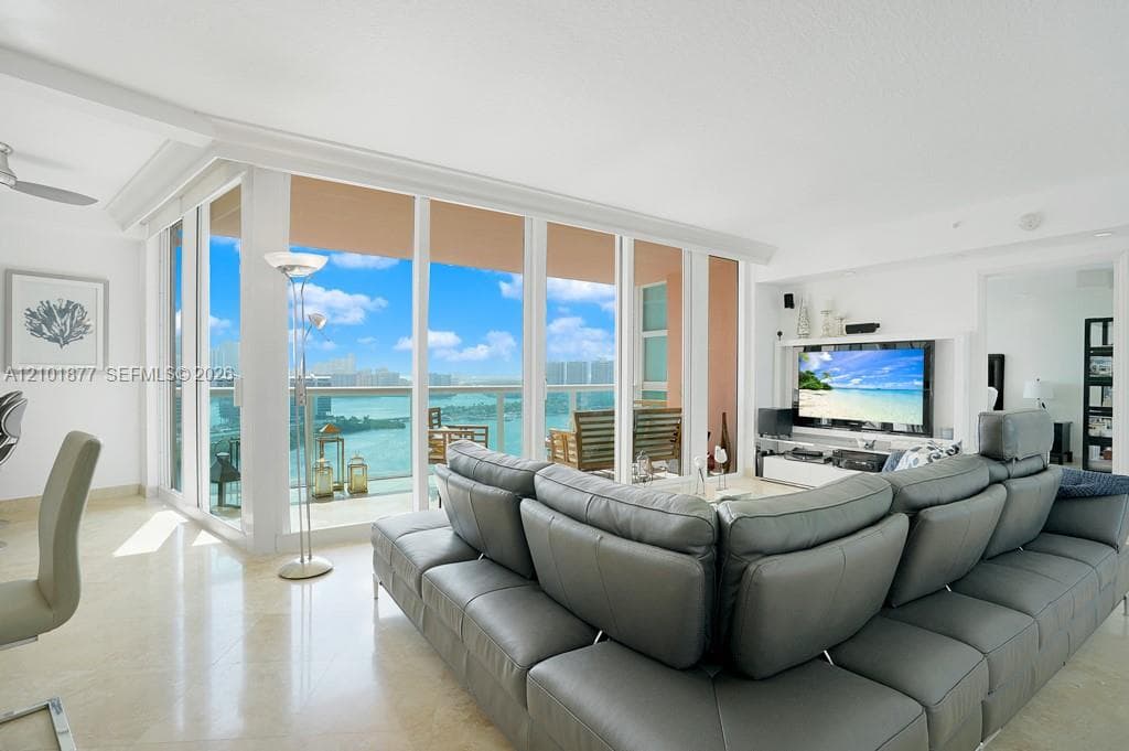 Hidden Bay · #2310 in Aventura - Photo 2