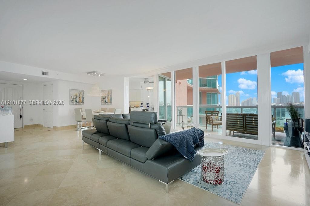 Hidden Bay · #2310 in Aventura - Photo 6