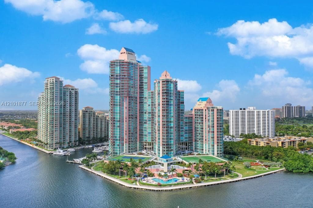 Hidden Bay · #2310 in Aventura - Photo 26
