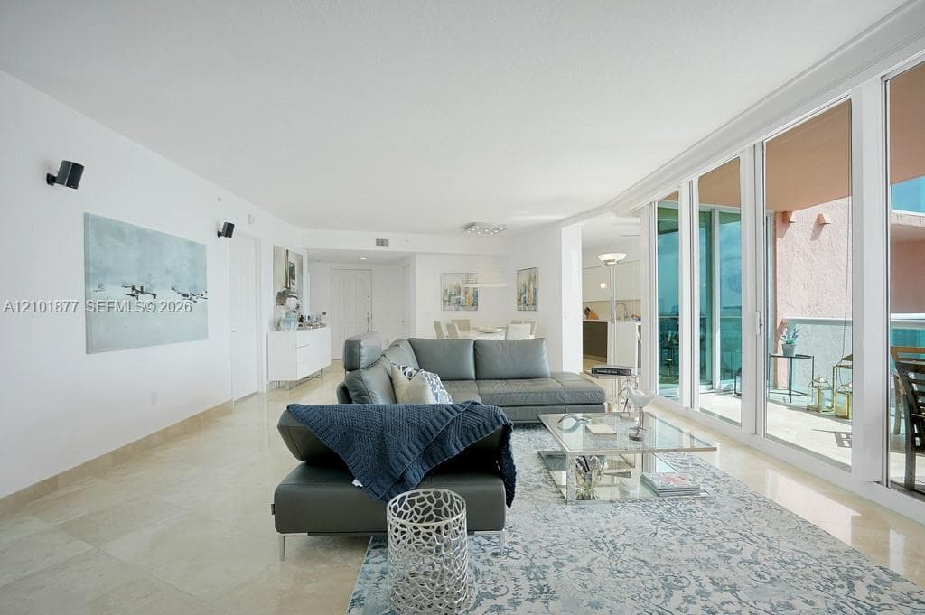 Hidden Bay · #2310 in Aventura - Photo 3