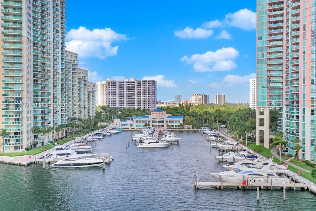 Hidden Bay · #2310 in Aventura - Photo 28