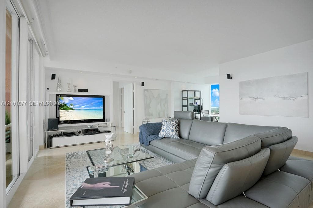 Hidden Bay · #2310 in Aventura - Photo 5