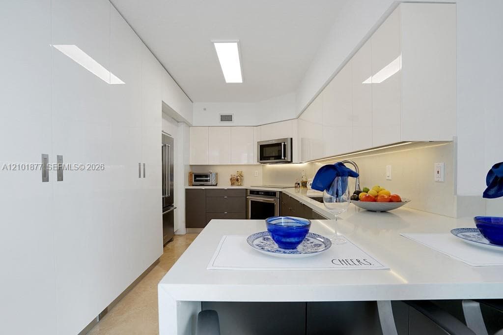 Hidden Bay · #2310 in Aventura - Photo 9