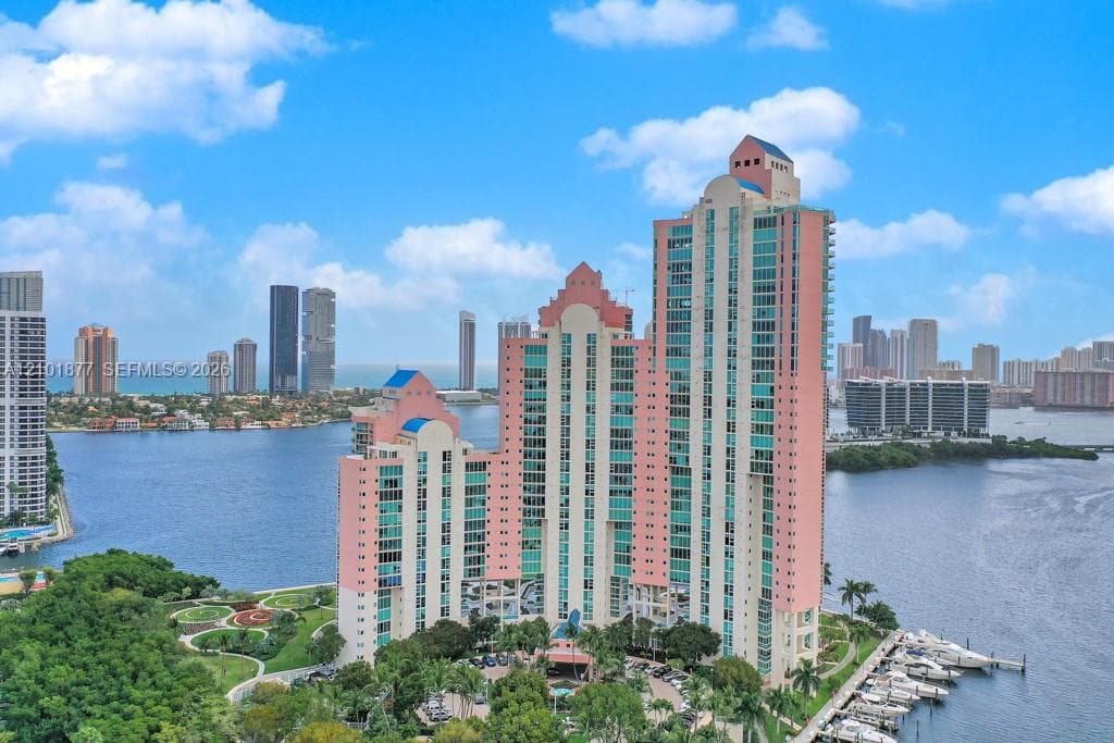 Hidden Bay · #2310 in Aventura - Photo 24