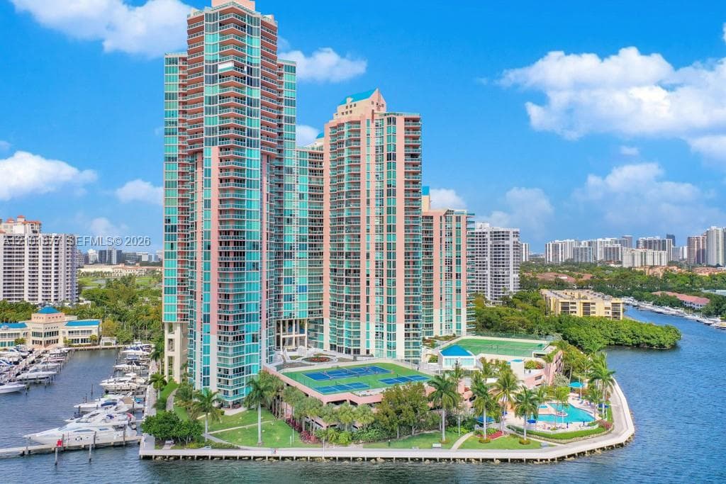Hidden Bay · #2310 in Aventura - Photo 30