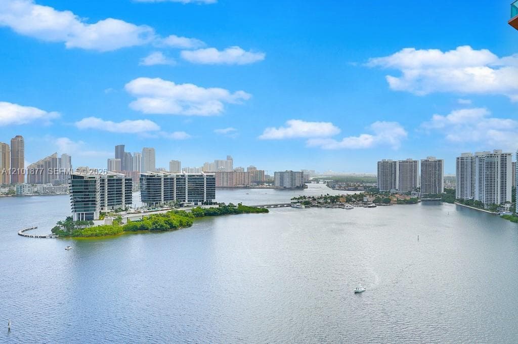 Hidden Bay · #2310 in Aventura - Photo 35