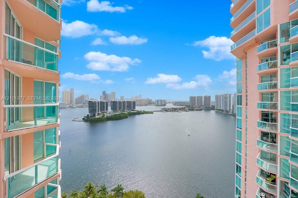 Hidden Bay · #2310 in Aventura - Photo 31