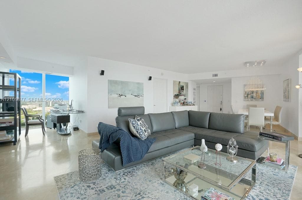 Hidden Bay · #2310 in Aventura - Photo 4
