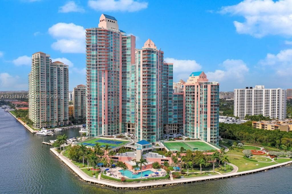 Hidden Bay · #2310 in Aventura - Photo 25