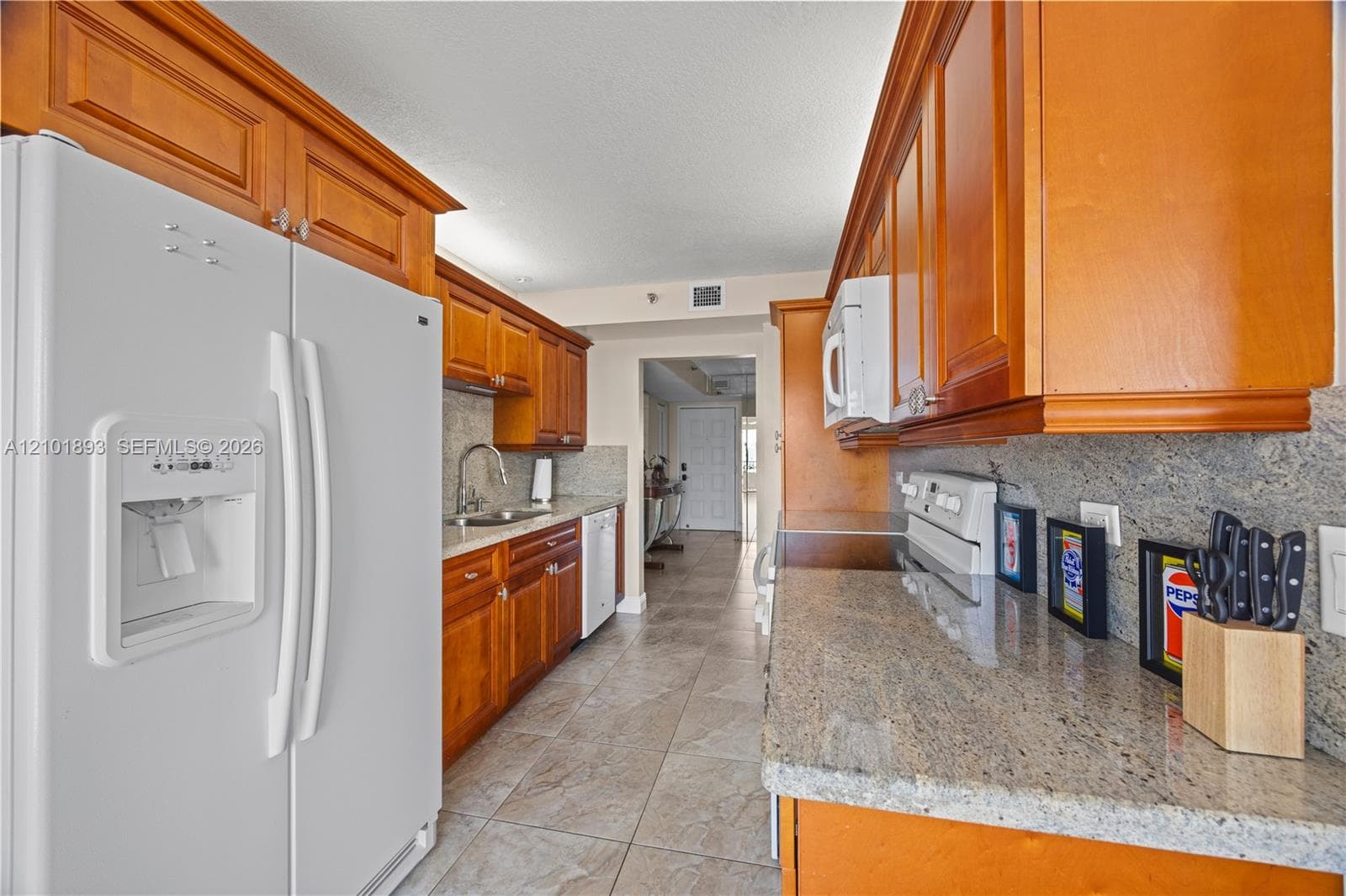 Summit Condo · #1610S in Hollywood - Photo 6