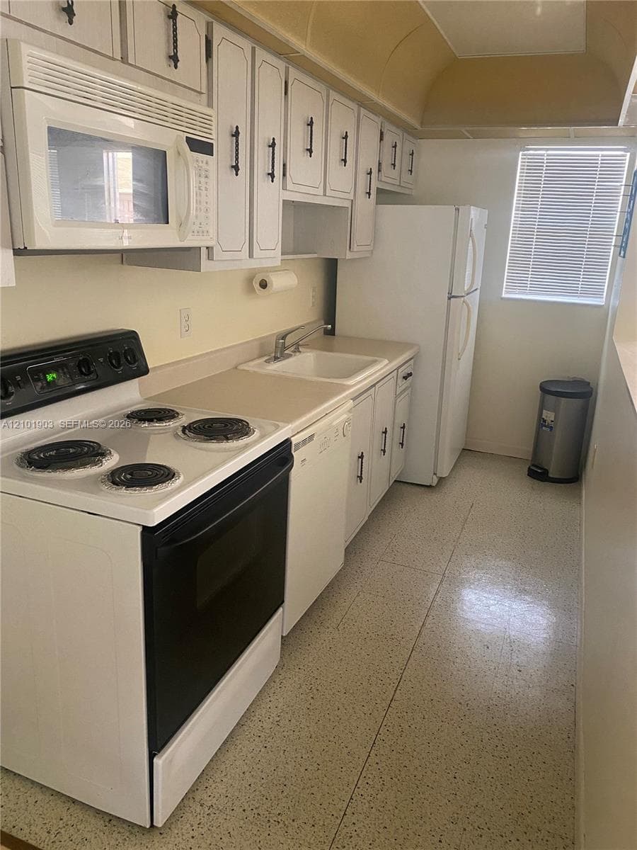 STAR PARADISE CONDO · #222 in Hallandale Beach - Photo 4