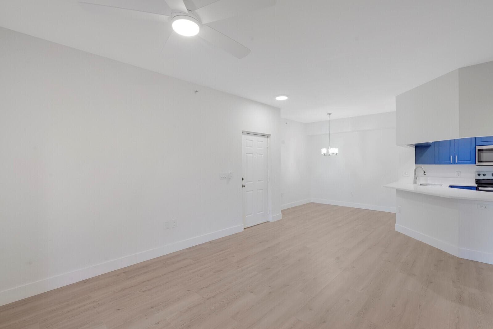 2724-305 LIVING TO DINING