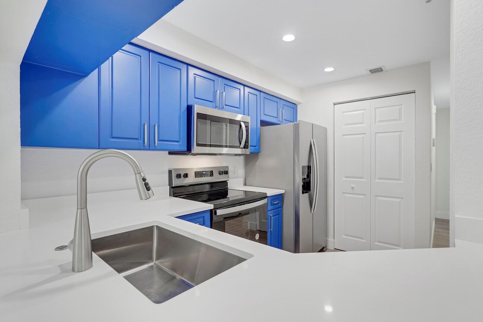 2427-305 KITCHEN 4