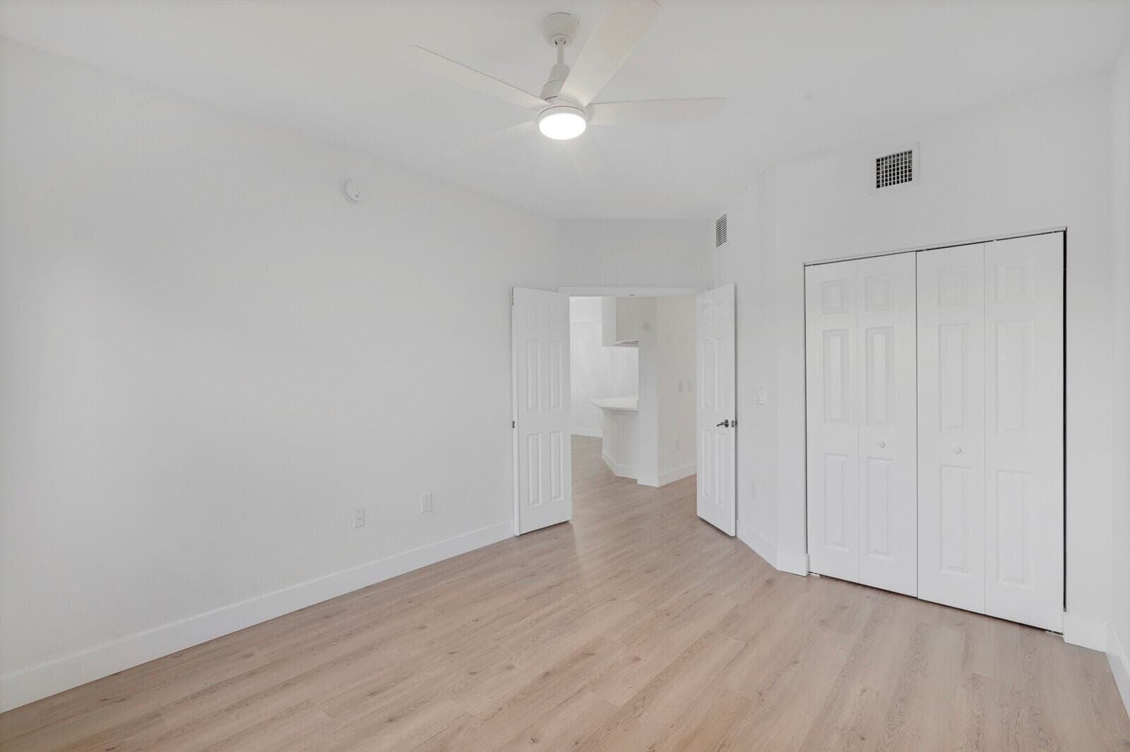 2724-305 2ND BEDROOM 2