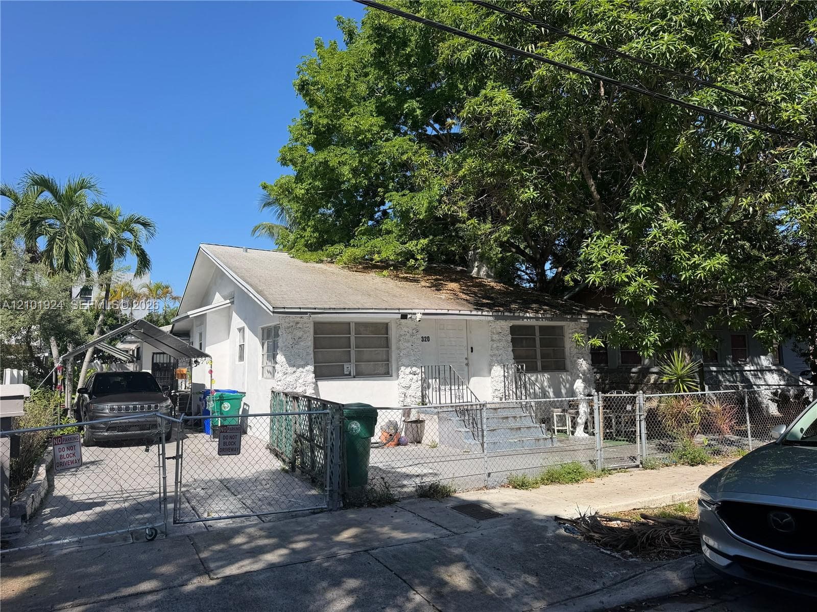 320 NW 11th Ave photo 2