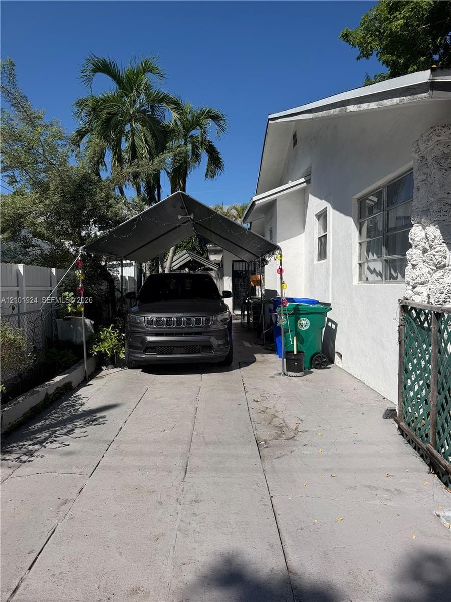320 NW 11th Ave photo 6