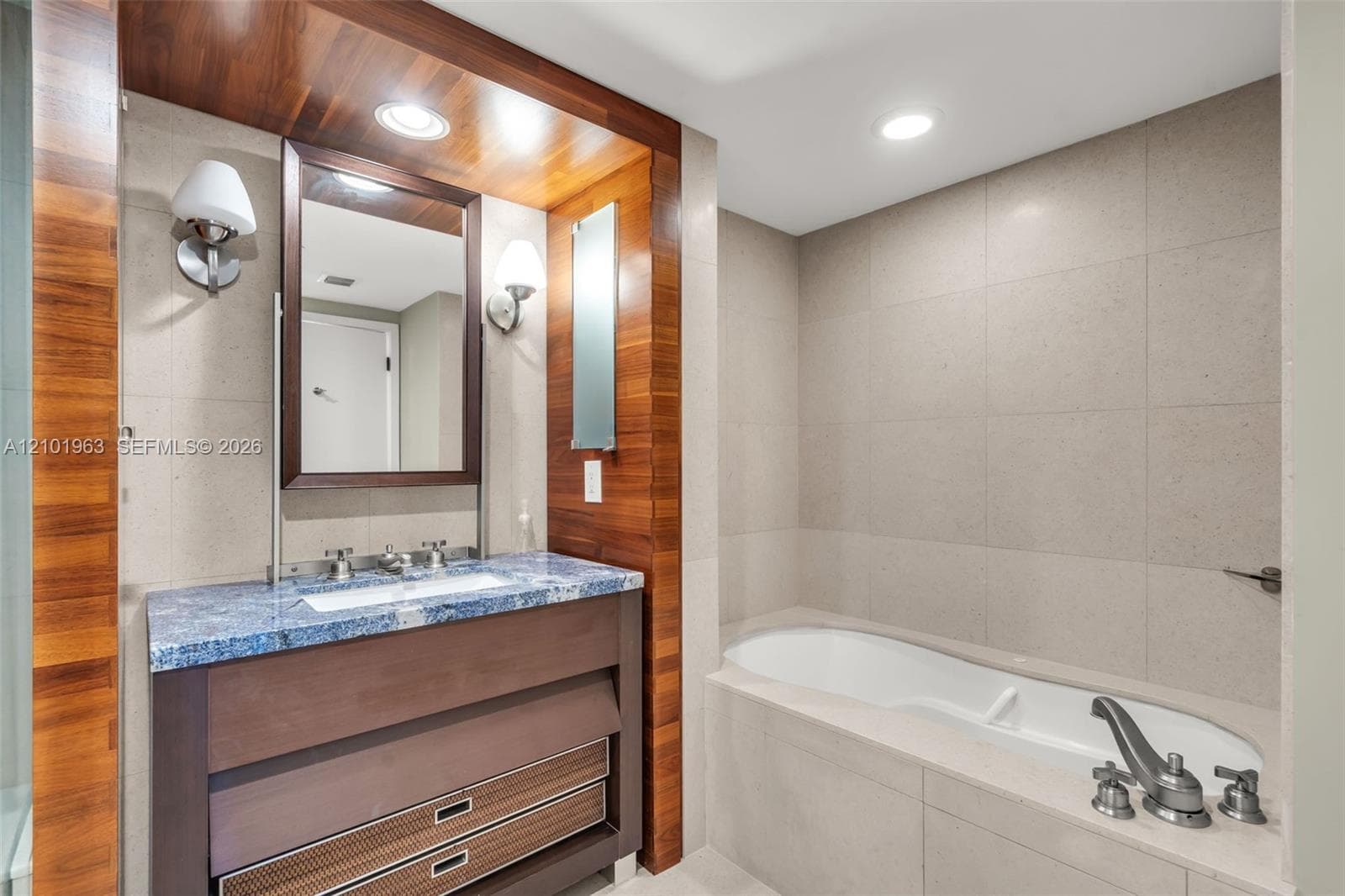 Carillon Miami Beach · #Deed No 1206) in Miami Beach - Photo 23