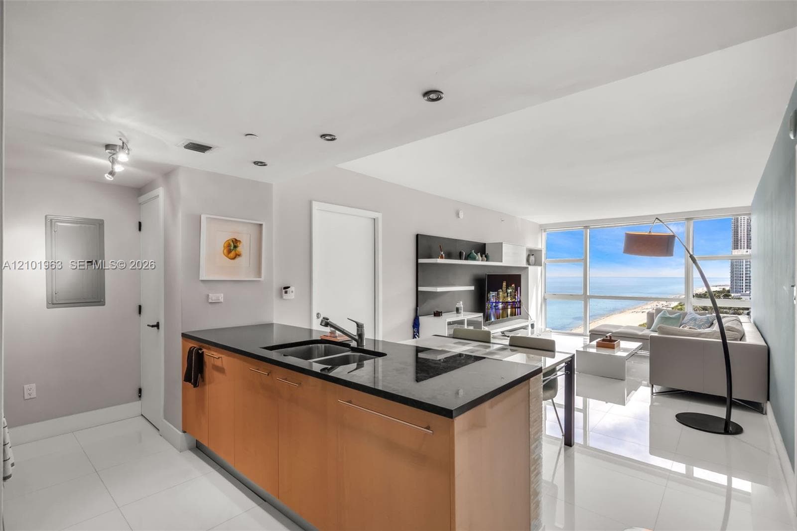 Carillon Miami Beach · #Deed No 1206) in Miami Beach - Photo 12