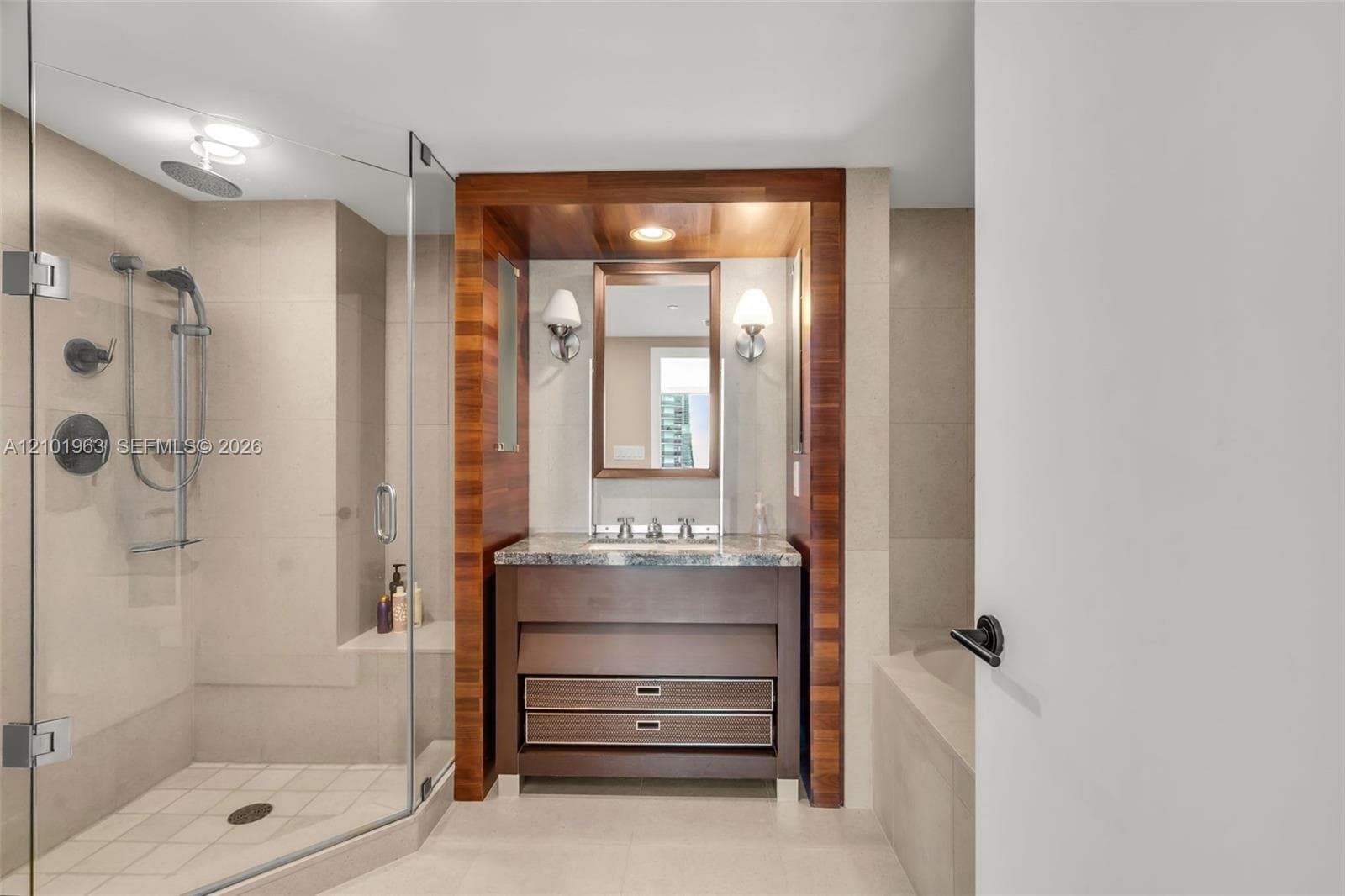 Carillon Miami Beach · #Deed No 1206) in Miami Beach - Photo 22