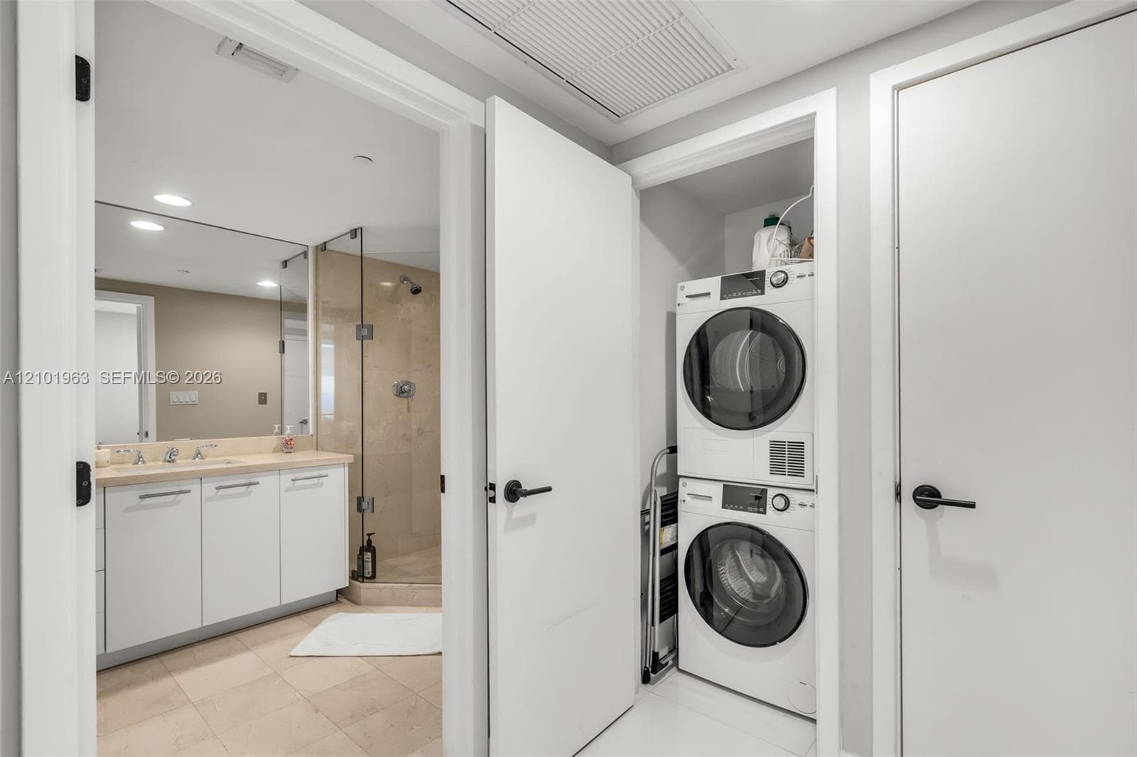 Carillon Miami Beach · #Deed No 1206) in Miami Beach - Photo 24