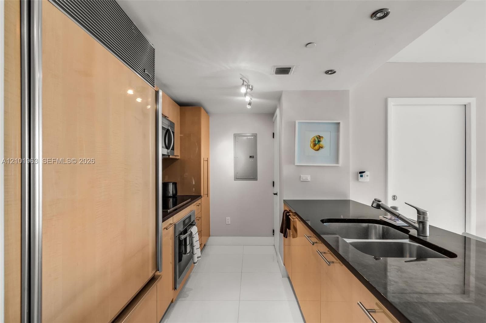 Carillon Miami Beach · #Deed No 1206) in Miami Beach - Photo 10