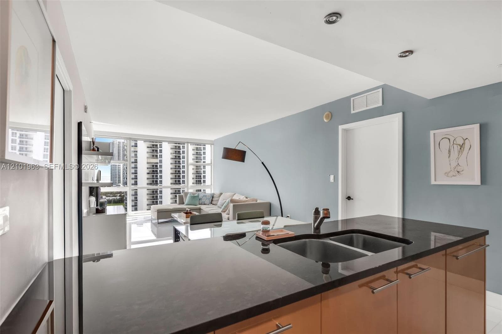 Carillon Miami Beach · #Deed No 1206) in Miami Beach - Photo 11