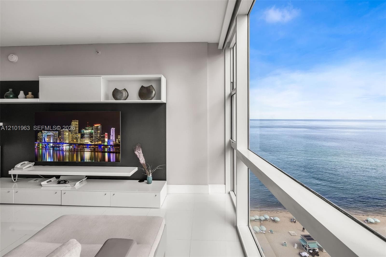 Carillon Miami Beach · #Deed No 1206) in Miami Beach - Photo 8