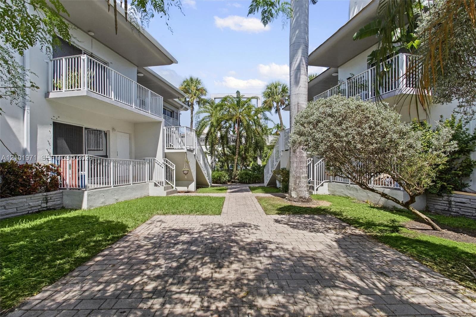 GOLDEN KEY · #25 in Bay Harbor Islands - Photo 29