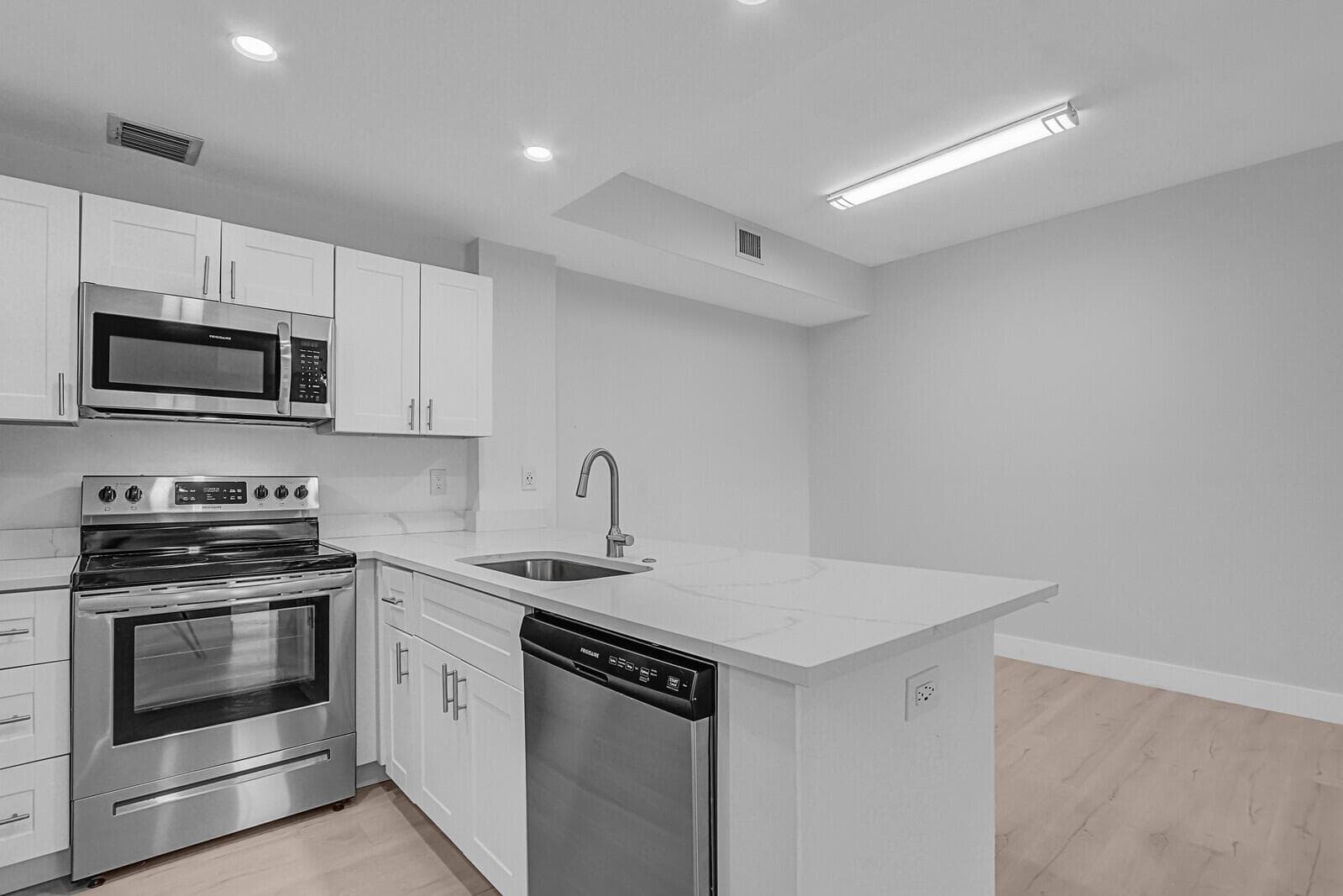 2916-302 KITCHEN 4