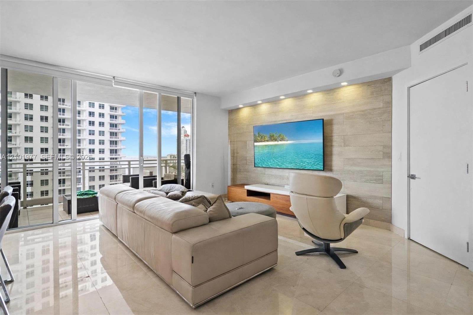 Carbonell · #1703 in Miami - Photo 3