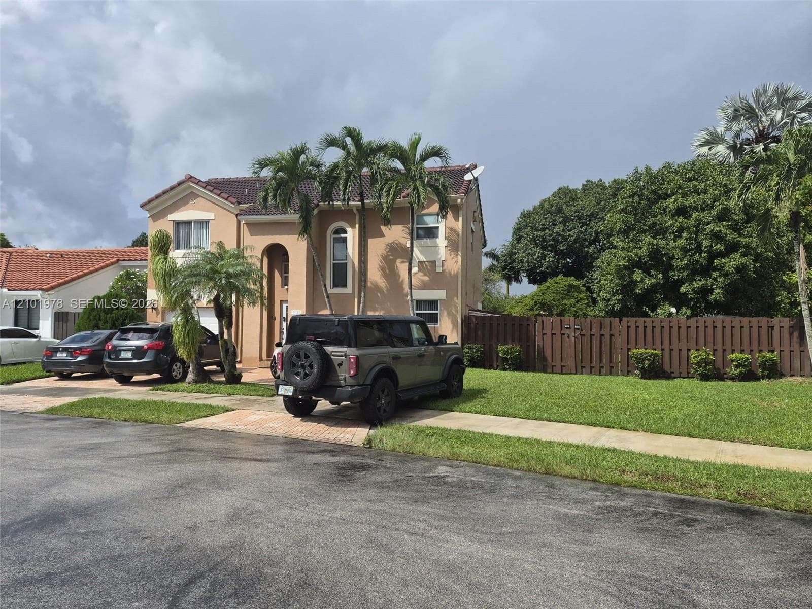 15351 SW 43rd Ter photo 1