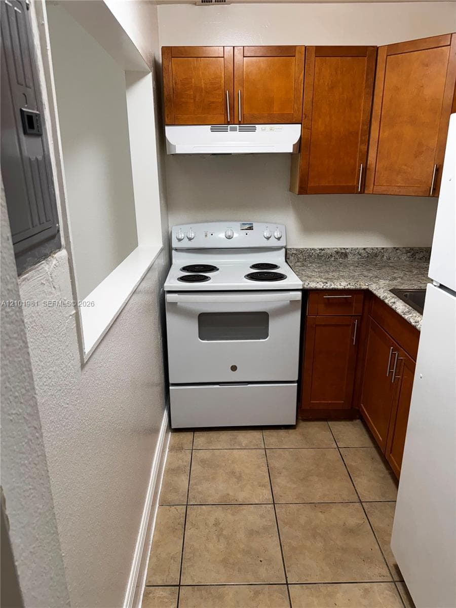 OCEAN DRIVE ESTATES CONDO · #203 in Pompano Beach - Photo 3
