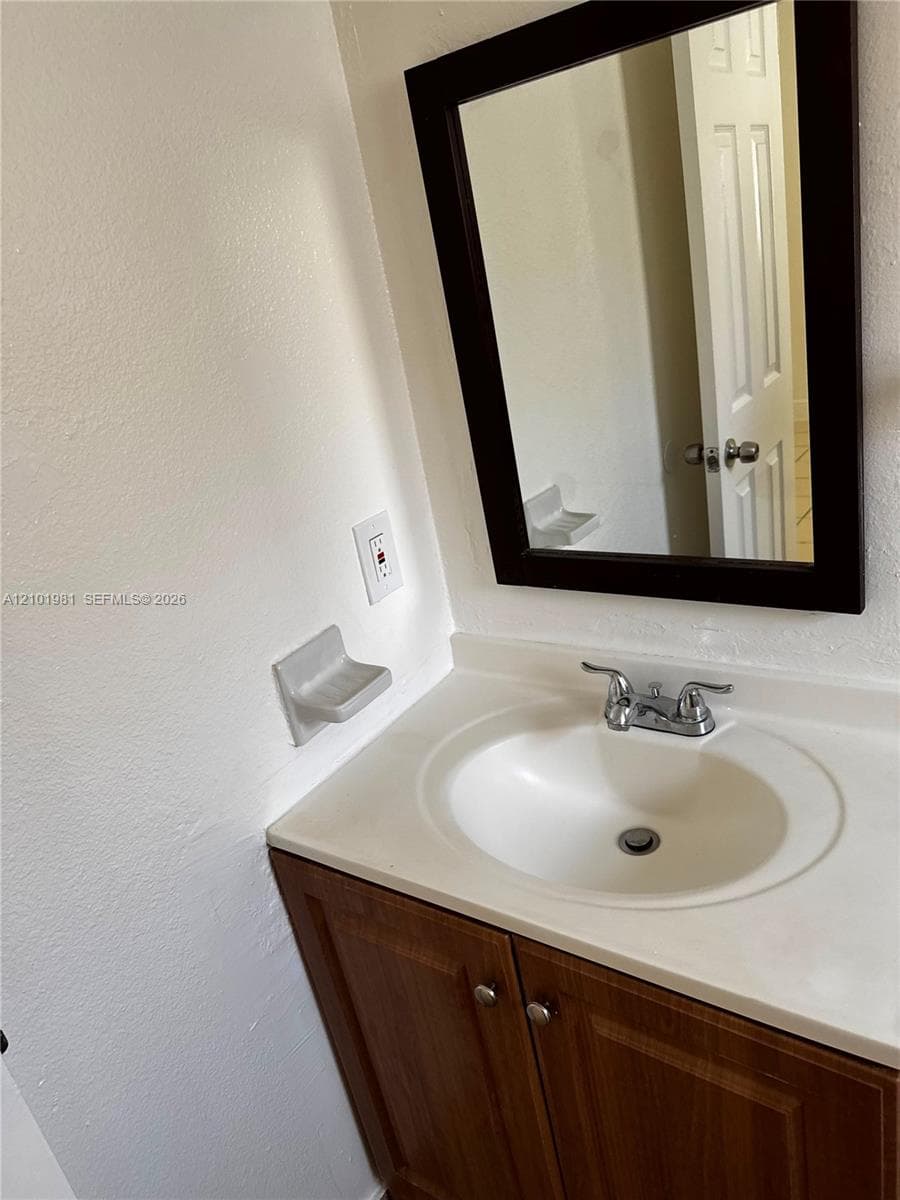 OCEAN DRIVE ESTATES CONDO · #203 in Pompano Beach - Photo 14
