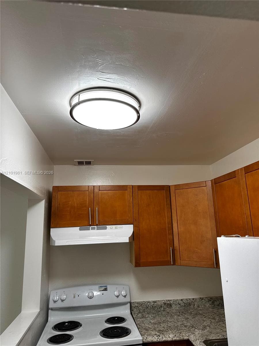 OCEAN DRIVE ESTATES CONDO · #203 in Pompano Beach - Photo 4