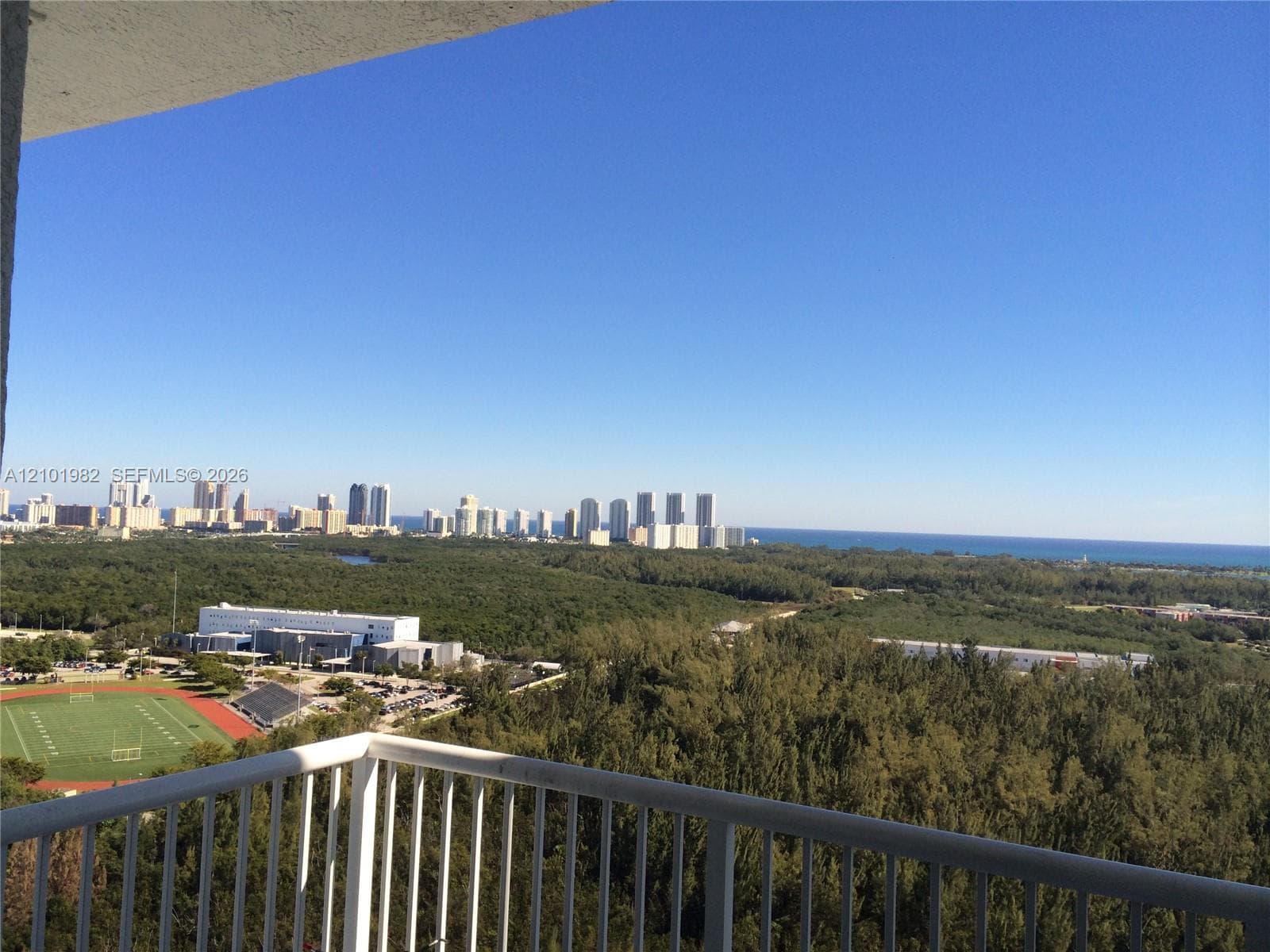 THE OAKS I CONDO · #2204 in North Miami - Photo 1