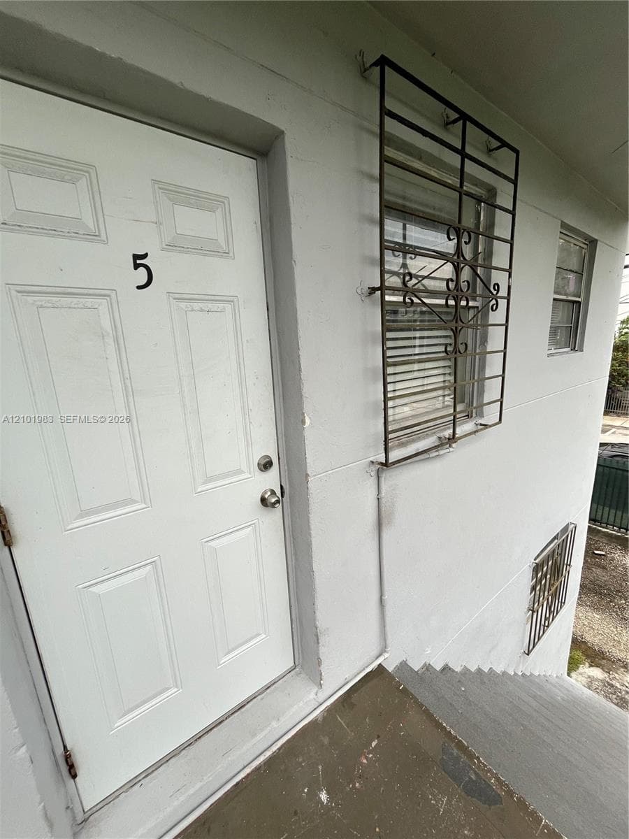 DAVENPORTS SUB · #5 in Miami - Photo 3